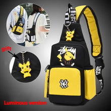 Carregar imagem no visualizador da galeria, Mini Mochila Pokemon (Pikachu style) com chaveiro Grátis
